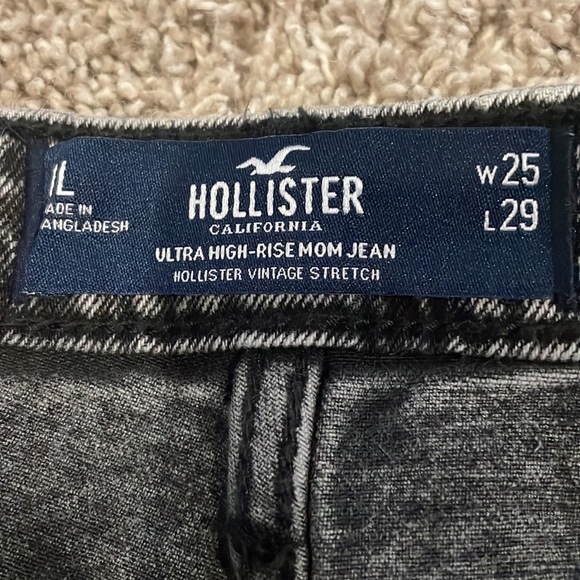 Hollister ultra high rise mom jeans - Picture 3 of 3